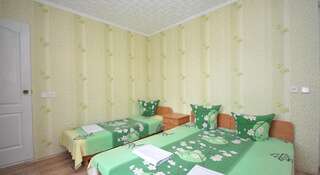 Гостевой дом Ильяс Судак Стандартный двухместный номер с 2 отдельными кроватями-1